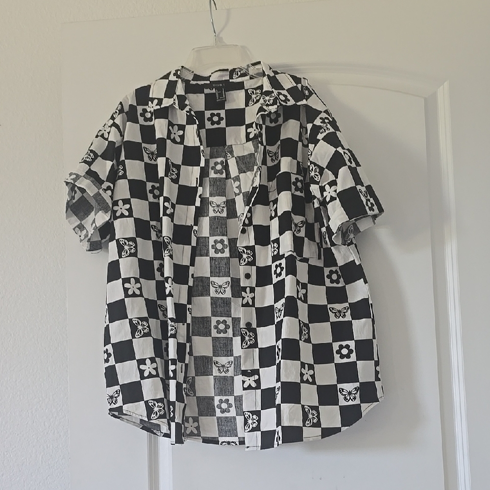Forever 21 Black and White Casual Button Down Shirt